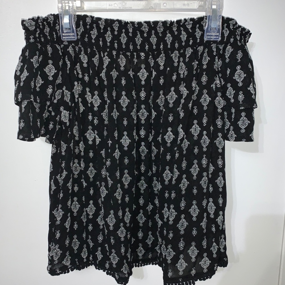 Rewind short sleeve off-shoulder shirt